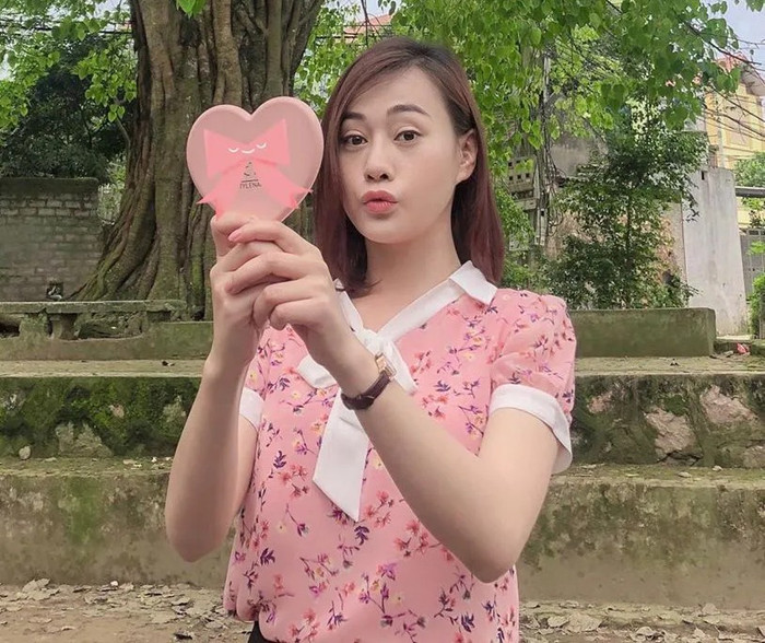 Chiếc đồng hồ có thiết kế nữ tính phù hợp với hình tượng Phương Oanh trong phim. Ảnh: VTV