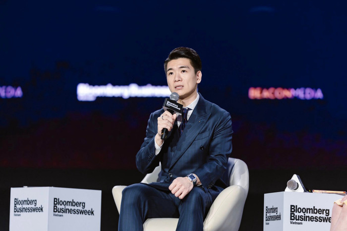 Doanh nhân Đỗ Quang Vinh sử dụng mẫu đồng hồ Patek Philippe khi tham dự sự kiện. (Ảnh: FBNV)