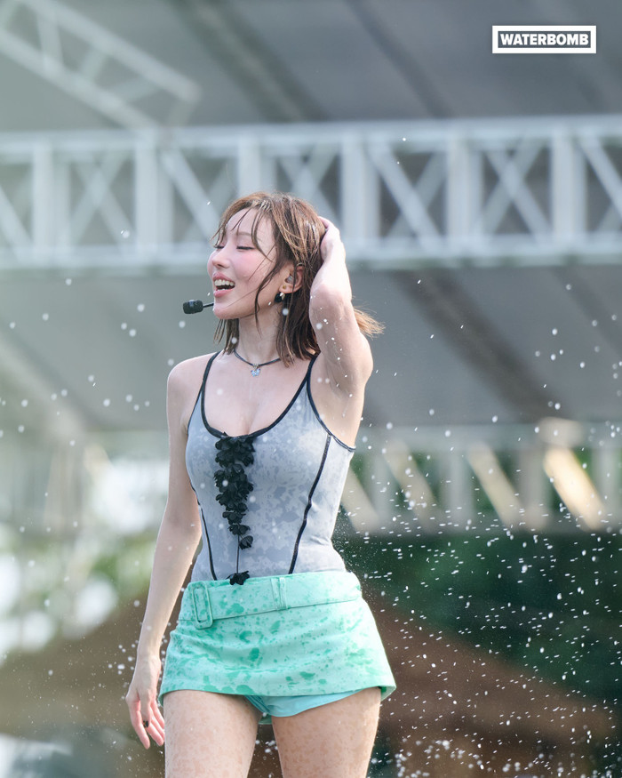 MIN gợi cảm không lối thoát, bắt trend ca khúc đang viral của chính mình Ảnh 3