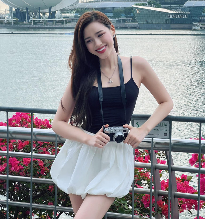 Hoa hậu Đỗ Thị Hà ưu tiên lựa chọn thiết bị công nghệ có tính thẩm mỹ và mang lại nhiều tiện ích. Ảnh: FBNV