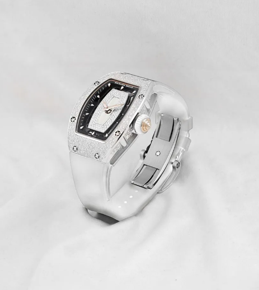 Đồng hồ của nghệ sĩ Việt Hương được thiết kế tinh xảo từ các vật liệu quý. Ảnh: jamesedition