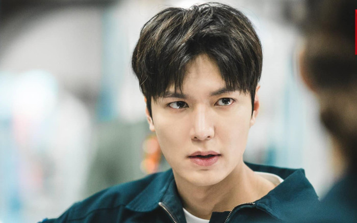 Lee Min Ho bất ngờ bị sao nữ Park Bom đăng ảnh nhạy cảm (Ảnh: Netflix). 