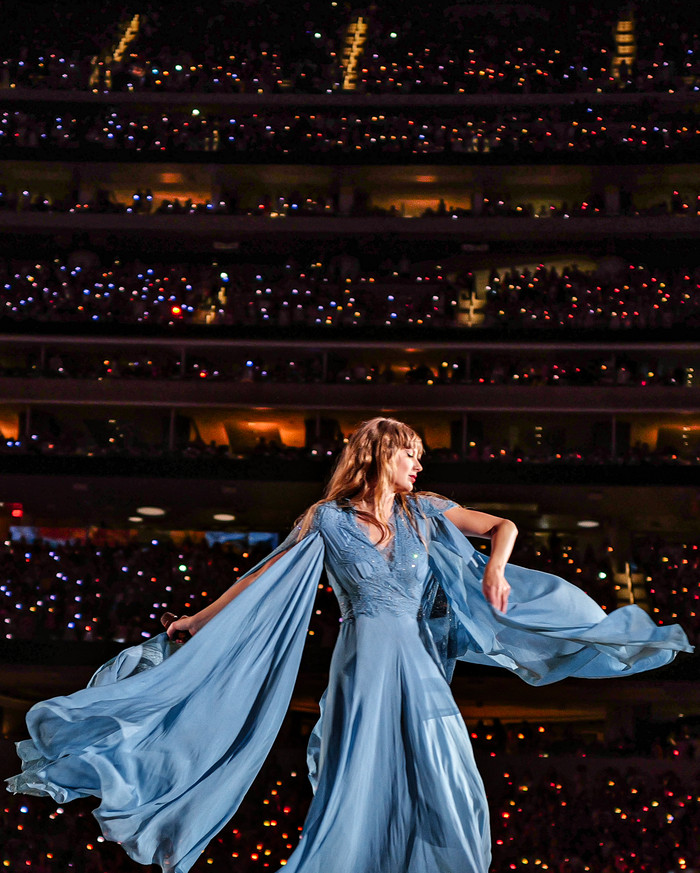 Taylor Swift san bằng kỷ lục của The Weeknd Ảnh 3