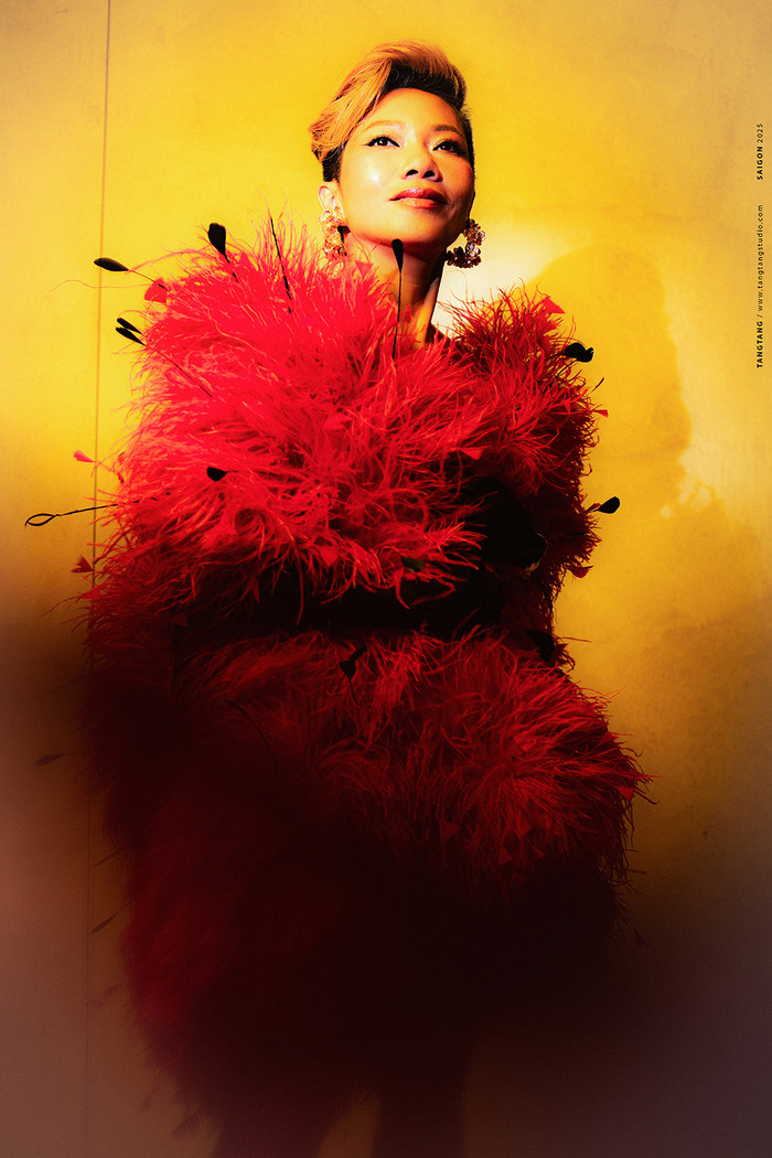 Văn Mai Hương và Chi Pu khoe hình thể cực nóng bỏng, múa bụng 'hết sẩy' xem mà đã con mắt Ảnh 3