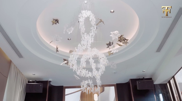 Hệ đèn độc đáo trong biệt thự của vợ chồng Việt Hương.