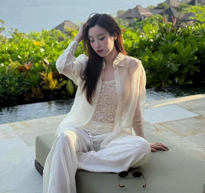 Đỗ Mỹ Linh chọn chiếc đồng hồ từ hãng Apple. Ảnh: IGNV