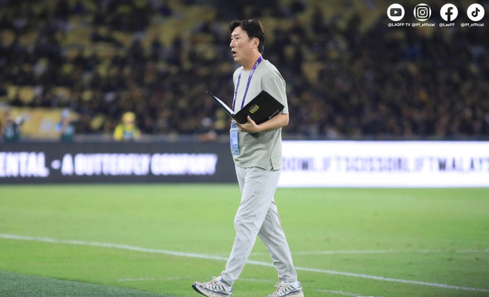 HLV tuyển Lào đã đặt mục tiêu thắng tuyển Việt Nam vào ngày mai khi được chơi trên sân nhà. Ảnh: LFF