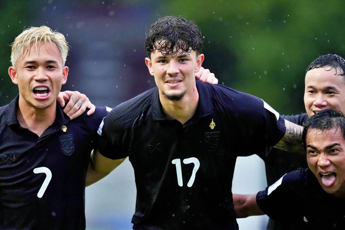 Tuyển Thái Lan khiến châu Á ngả mũ với chiến thắng 4-0  Ảnh: FAT