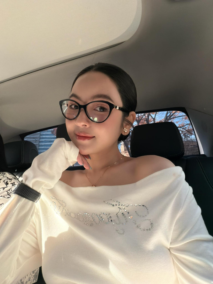 Vợ của Quang Hải lựa chọn máy ảnh 14 triệu. Ảnh: FBNV