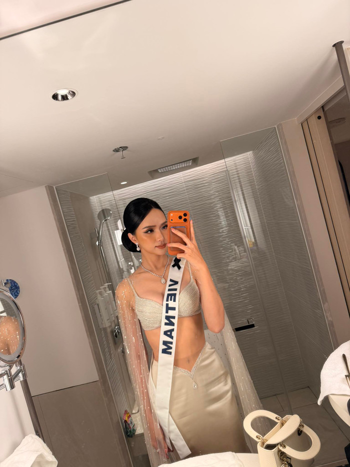 Hương Giang gây ấn tượng với sự chỉn chu trong quá trình tham gia Miss Universe. Ảnh: FBNV