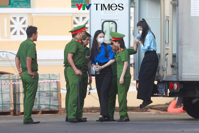 Thuỳ Tiên và Hằng Du Mục tại toà. Ảnh: VTV Times