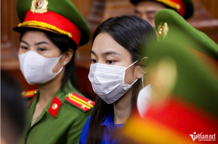 Những lời nói đầu tiên của Thuỳ Tiên tại toà (Ảnh: Vietnamnet).