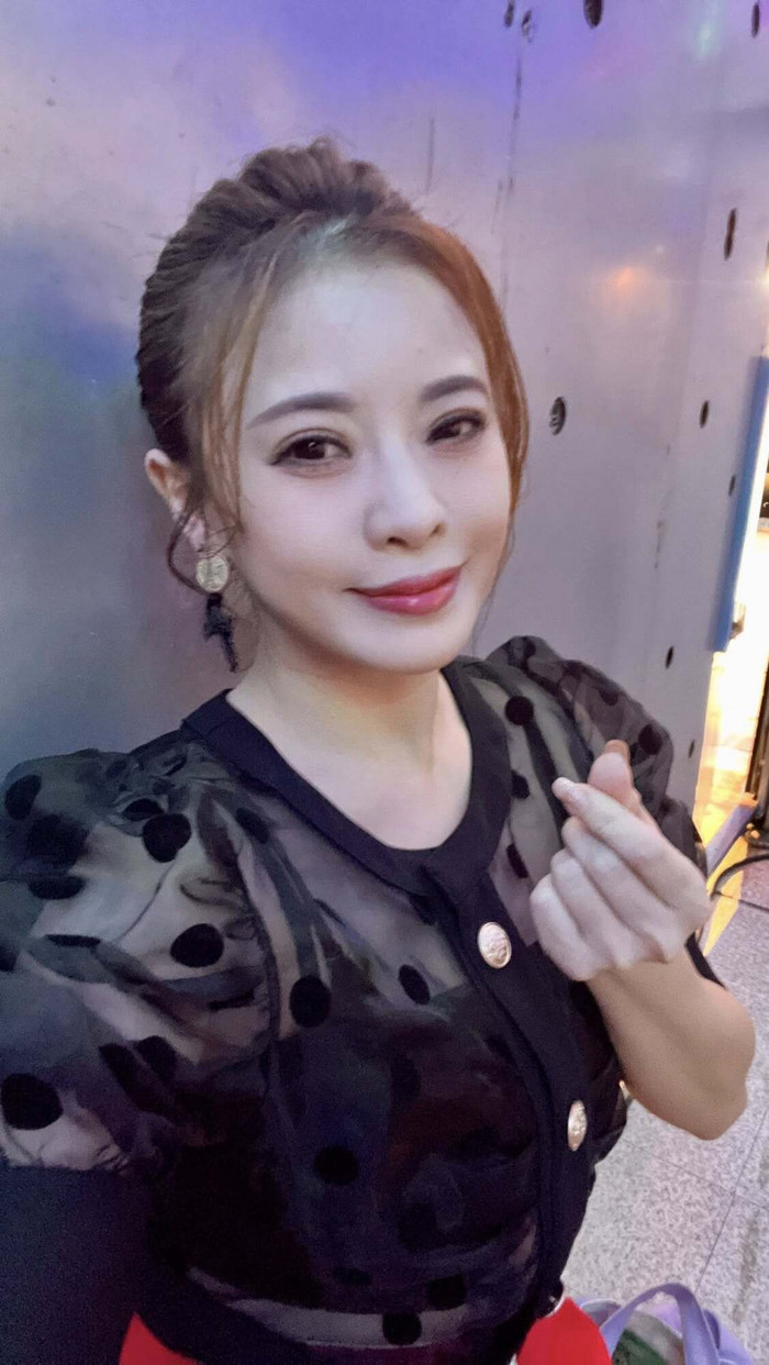 Nữ ca sĩ 44 tuổi bị bạn trai cũ gài bẫy, ép ký giấy nợ hàng trăm triệu đồng Ảnh 1