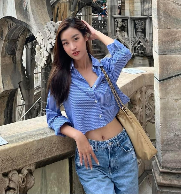 Đỗ Mỹ Linh xuất hiện với chiếc xe đạp 4 triệu đồng. Ảnh: FBNV