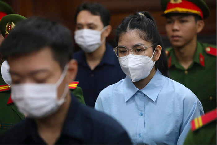 Hằng Du Mục xin được hưởng mức khoan hồng khi nói lời sau cùng. Ảnh: báo Lao Động