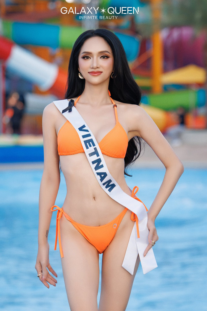 Hương Giang trong phần thi áo tắm của Miss Universe. Ảnh: Galaxy Queen