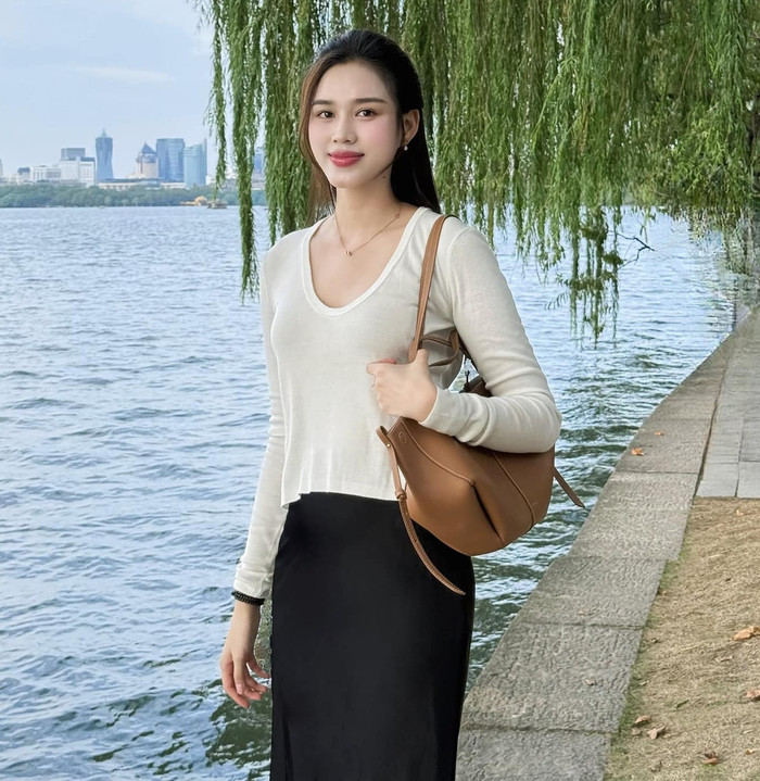 Đỗ Thị Hà gây chú ý với chiếc xe máy 40 triệu. Ảnh: FBNV