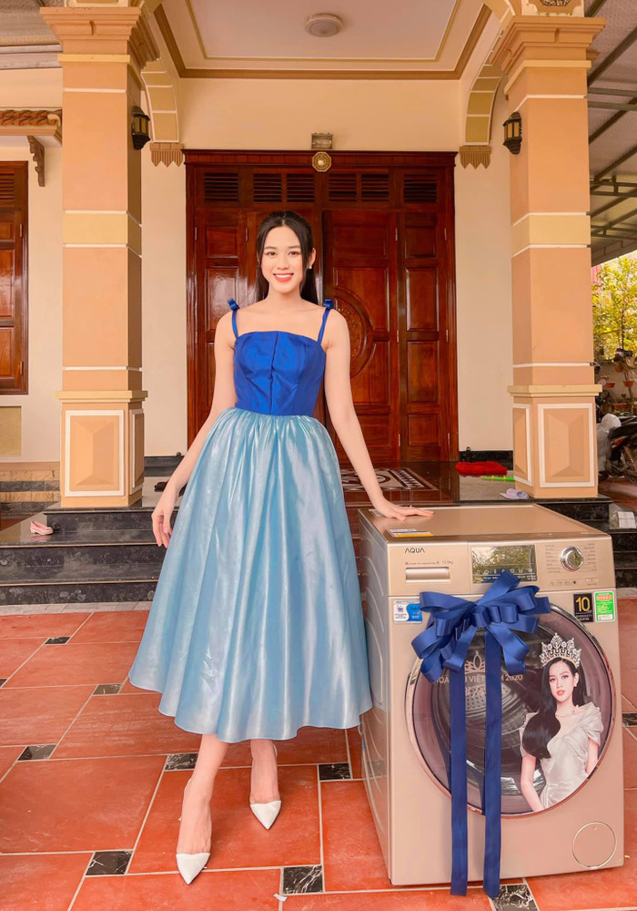 Đỗ Thị Hà lựa chọn đồng hành cùng máy giặt lồng ngang. Ảnh: FBNV