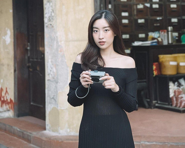 Chiếc máy ảnh 30 triệu của Đỗ Mỹ Linh. Ảnh: FBNV