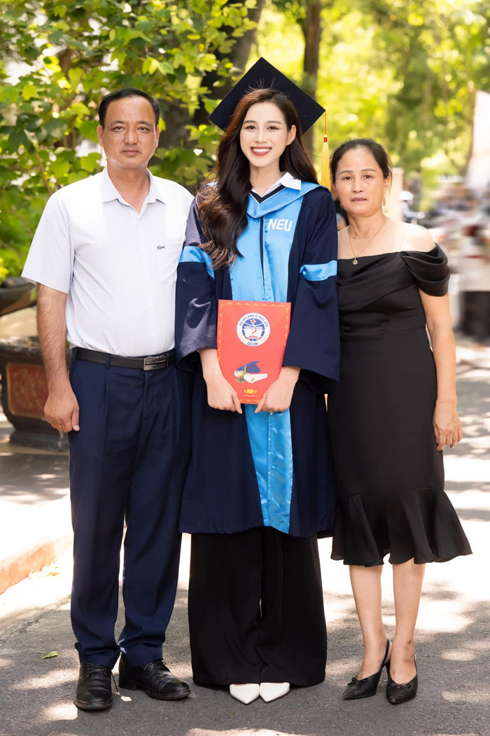 Gia đình Hoa hậu Đỗ Thị Hà. Ảnh: FBNV