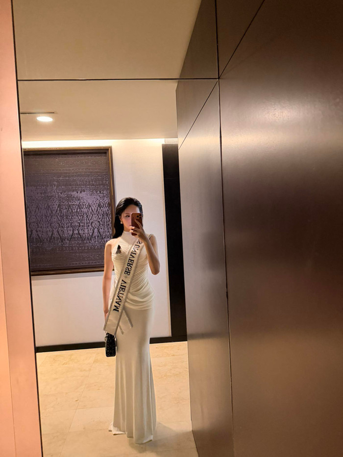 Lộ diện hình ảnh đầu tiên của Hương Giang tại Miss Universe 2025 (Ảnh: FBNV).