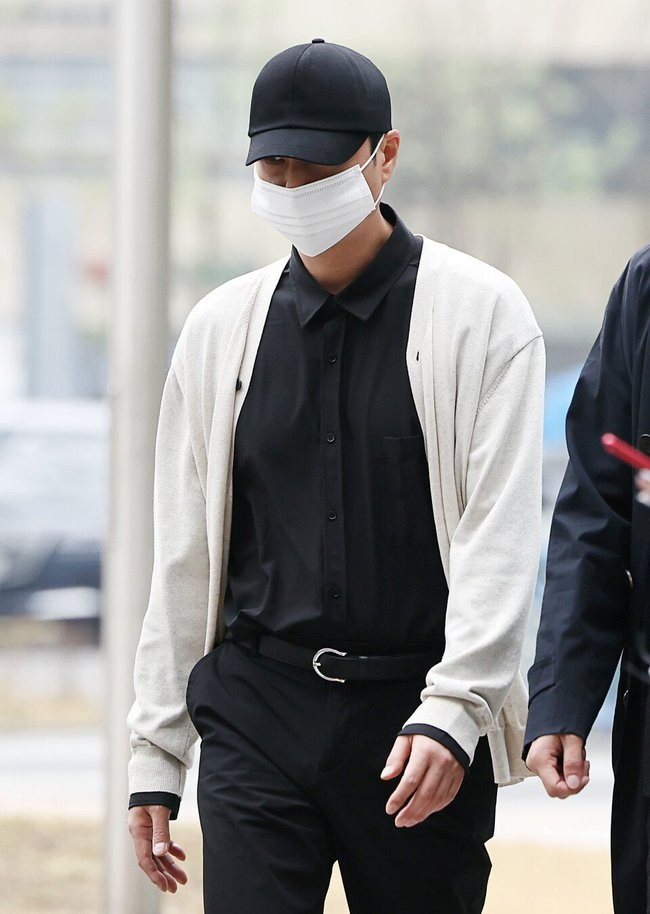 Nam ca sĩ hầu tòa vì bê bối lái xe khi say. (Ảnh Kbizoom)