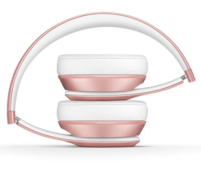 Tai nghe Beats Solo 3 của Hòa Minzy có thiết kế hiện đại và chất lượng âm thanh trung thực. (Nguồn: beatsaudio)