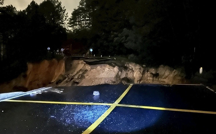 Khu vực đèo Mimosa bị đứt gãy. Ảnh: Dân Trí