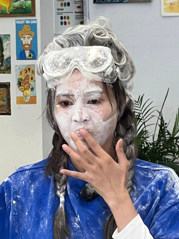 Ninh Dương Lan Ngọc vẫn vô tư đăng tải loạt ảnh 'dìm hàng' của mình (Ảnh: FBNV).