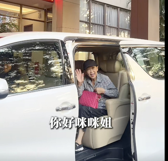 Nữ ca sĩ gạo cội đi hát nhà hàng, ngoại hình gầy gò ở tuổi 71 khiến khán giả xôn xao Ảnh 2