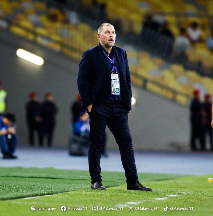 HLV tuyển Malaysia Peter Cklamovski đã phải lên tiếng về “những ồn ào” trong thời gian qua. Ảnh: Malaysia NT