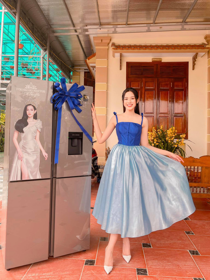 Để đáp ứng nhu cầu lưu trữ thực phẩm đa dạng, gia đình Đỗ Thị Hà đã lựa chọn tủ lạnh có dung tích lớn và thiết kế sang trọng. Ảnh: FBNV