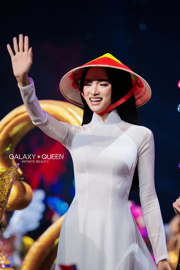 Hương Giang đã có hành động thiết thực hướng về cộng đồng và người dân Việt Nam (Ảnh: FBNV).