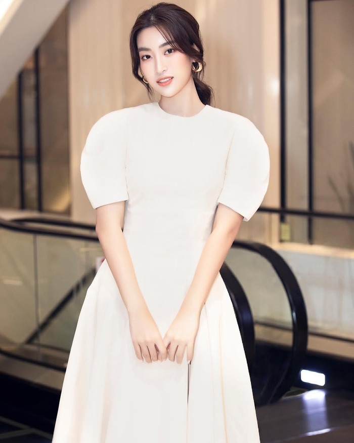 Đỗ Mỹ Linh sử dụng máy chạy bộ 50 triệu. Ảnh: IGNV