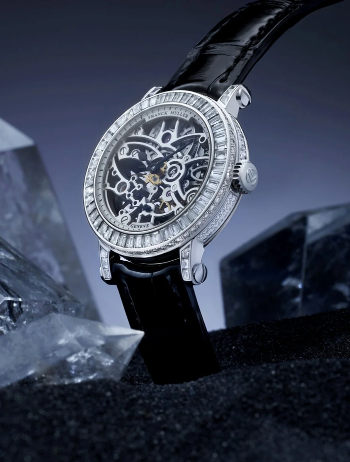 Mẫu đồng hồ của Hari Won có viền và vỏ đính kim cương. (Ảnh: Franck Muller)