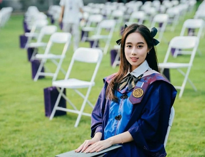 Dù sở hữu khối tài sản khổng lồ, cô nàng vẫn luôn giữ lối sống giản dị, kín tiếng.