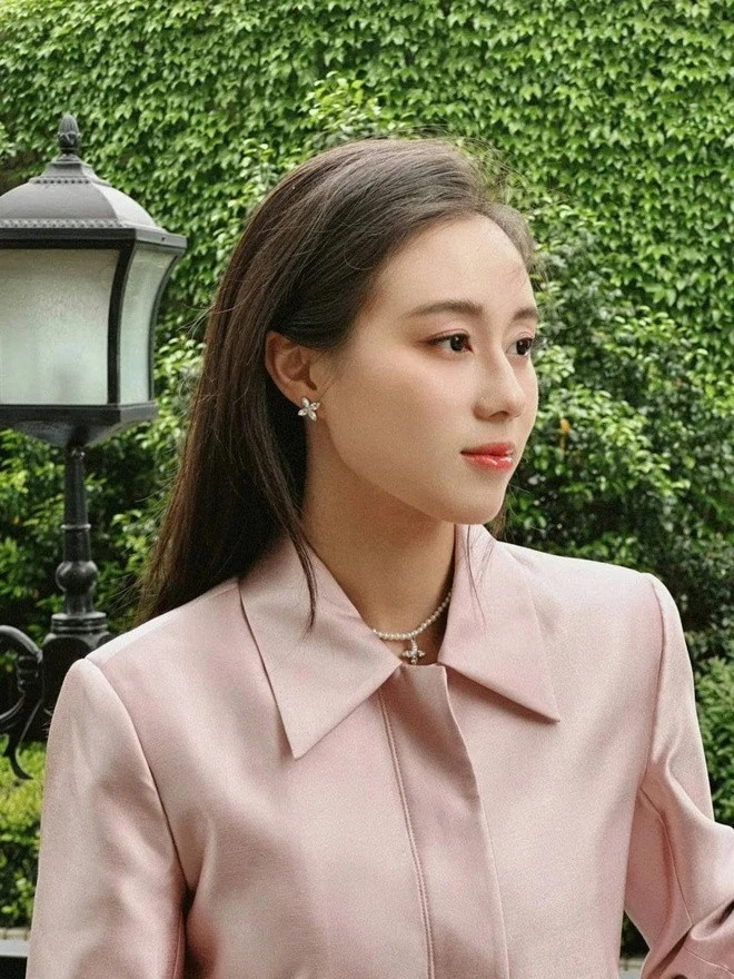 Hà Siêu Hân - người con thứ 17 và là con gái út của tỷ phú Hà Hồng Sân