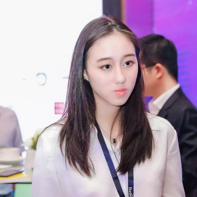 Không chỉ xinh đẹp, Hà Siêu Hân còn có thành tích học tập cực xuất sắc.