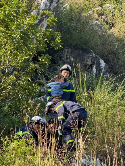 Sức khoẻ của 2 cháu bé hiện tại ổn định. Ảnh: Công an TP Hà Nội