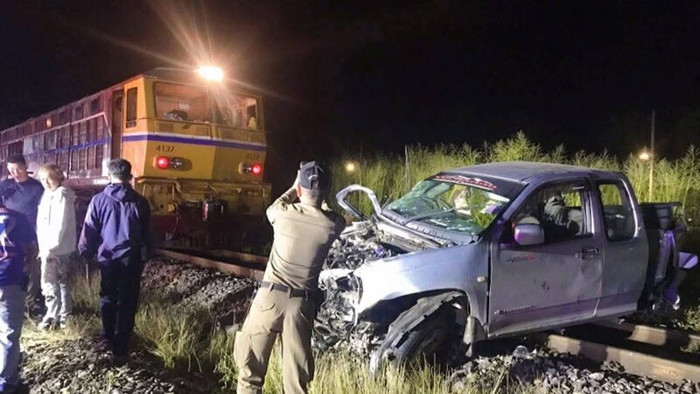 Nam ca sĩ đi hát đám cưới bị xe lửa tông tử vong trên đường về nhà Ảnh 4