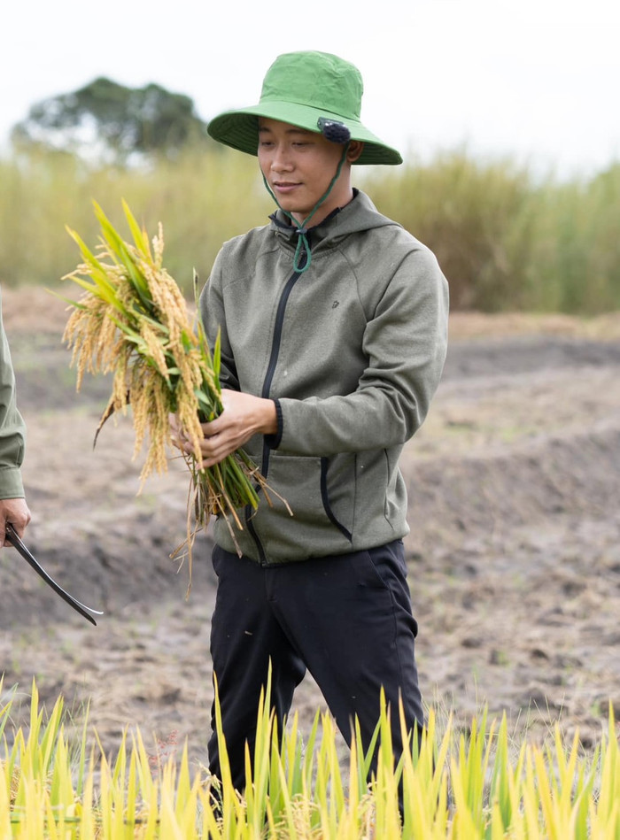 Quang Linh Vlogs tin dùng xe sang 6 tỷ. Ảnh: FBNV