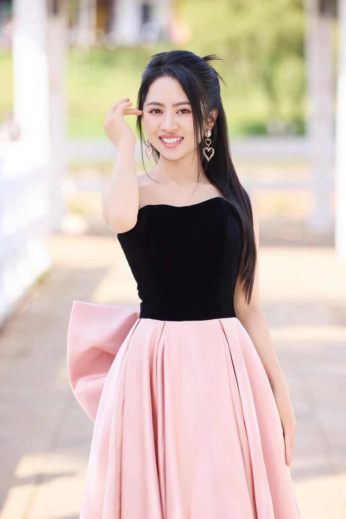 Con dâu bà chủ Thẩm mỹ viện Mailisa chọn điện thoại 8 chữ số. Ảnh: FBNV