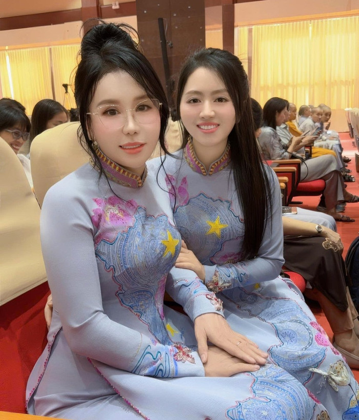 Mẹ chồng - nàng dâu bà chủ Thẩm mỹ viện Mailisa thường xuyên sử dụng bếp điện 15 triệu để nấu những bữa ăn ấm cúng cho gia đình. Ảnh: FBNV