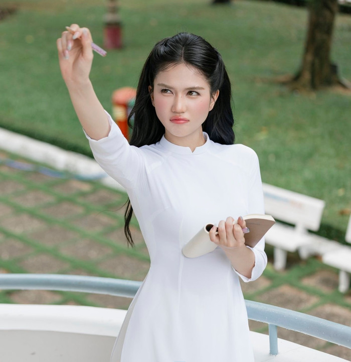 Ngọc Trinh tin dùng nồi chiên không dầu 2 triệu. Ảnh: FBNV