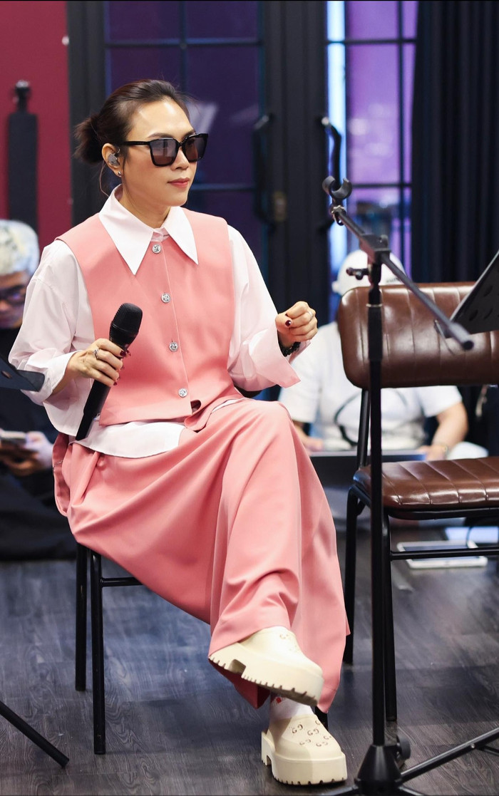 Xôn xao hàng chục bức ảnh Mỹ Tâm thân thiết bên một chàng trai, danh tính gây bất ngờ Ảnh 1