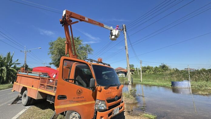 Người phụ nữ bị điện giật ngã xuống nước, con trai chạy đến cứu thì xảy ra sự việc thương tâm Ảnh 3