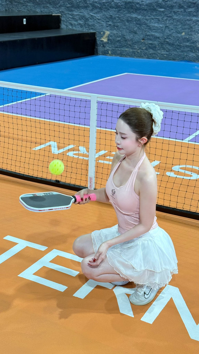 Quỳnh Nga tích cực chơi pickleball để duy trì vóc dáng thon thả. Ảnh: FBNV