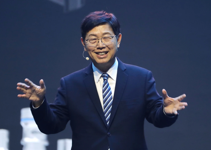 Chủ tịch Foxconn Young Liu. Ảnh: AP News