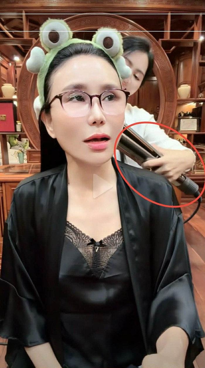 Máy sấy duỗi 11 triệu của bà chủ Thẩm mỹ viện Mailisa. Ảnh chụp màn hình