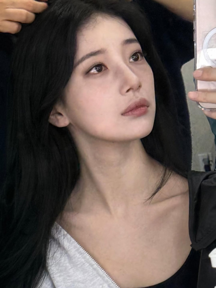 Suzy vẫn giữ được làn da mịn màng sau nhiều năm hoạt động trong nghề. Ảnh: IGNV